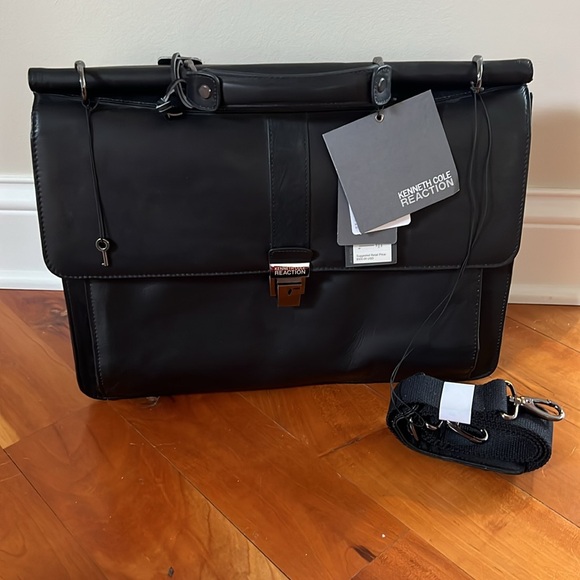 Kenneth Cole Reaction Briefcase - Picture 17 of 17